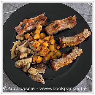 kookpassie.be - Ribbetjes (1u10 op 180°C heteluchtoven) met gebakken oesterzwammen en in de oven gegaarde krieltjes