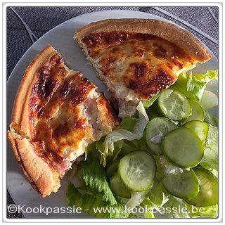 kookpassie.be - Heerlijke quiche Lorraine van Delhaize met ijsbergsla en mini komkommer
