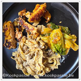 kookpassie.be - Gepaneerde kip lapjes (Delhaize), tagliatelle met champignons en truffel (Gourmet Finest cuisine) ALDI Belgium met Little gem sla sucrine