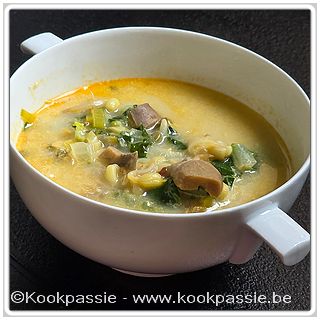 kookpassie.be - Kokos groentensoepje: ui, look, prei, sambal, citroengras, gember, champignon, sojascheuten, paksoy
