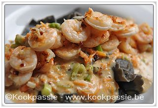 kookpassie.be - Zalm, ricotta ravioli (Lidl versafdeling) met visbechamel met prei en wortel