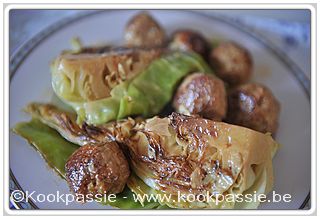 kookpassie.be - Gebakken spitskool met kippengehaktballetjes in botersaus (Pascale Naessens)