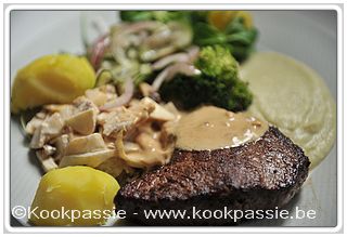kookpassie.be - Runds biefstuk Wagyu 3+ Australië (Kaldenberg) met rauwe groentjes, aardappelen (microgolf), pastinaak (1072) en sausje van room, ketchup, mosterd en worchestersaus 1/2