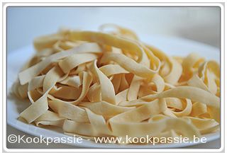 kookpassie.be - Eerste zelfgemaakte Pappardelle met Silvercrest Kitchen Tools Pastamachine,
260 W, 8 opzetstukken (Lidl, 71,99€ 01/2021) 1/2