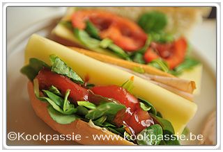 kookpassie.be - Broodje met kippenwit (Zero Waste Lidl 0,20€) , kaas, veldsla en tomaten