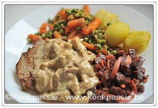 kookpassie.be - Filet pur (Colruyt) met aardappeltjes (microgolf), erwtjes, worteltjes en oesterzwamroomsaus