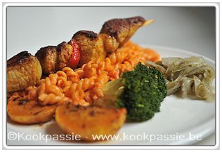 kookpassie.be - Restje spirelli met Tomato Fritto, restje room en kalkoenbrochette (Colruyt) en restjes van groenten