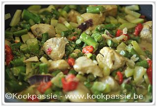 kookpassie.be - Gebakken kip met courgette en groen asperges met italiaanse kruiden met wat room en rijst 1/2