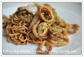 kookpassie.be - Encornets au chou chinois en mie gebakken in sojasaus, gember