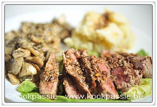 kookpassie.be - Rumsteak (Lidl) met gebakken champignons, lookkruiden en restje zure room en aardappelpuree