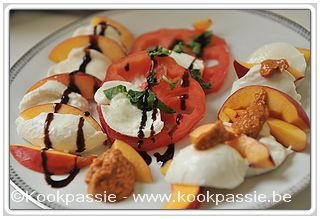 kookpassie.be - Peach Caprese Salad