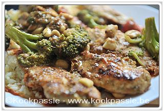 kookpassie.be - Gebakken kip met broccoli en amandelen, hoirsin saus