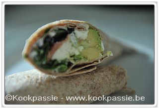 kookpassie.be - Wrap met Gerookte zalm, Avocado, Ricotta restje, Mozzarella, Gemengde sla, Sumac, Peterselie en Balsamico azijn 1/2