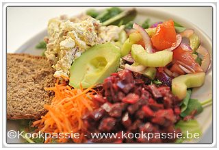 kookpassie.be - Avondeten: Gandaham salade (verse kaas, light mayo, gekookte ei) met rauwe groentjes