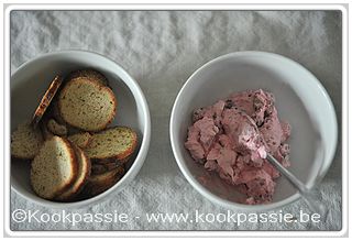 kookpassie.be - Medline Tapenade: Verse kaas, rode bietjes, noten, en jammer genoeg heel veel rozijnen 1/3