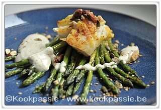 kookpassie.be - Schelvishaasje met gebakken zaden en noten, asperges en schuimmayonaise (1392)  (Pascale Naessens)