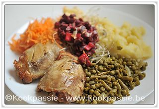 kookpassie.be - In de oven gegaarde kippebout met restjes groenten en puree