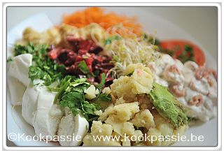 kookpassie.be - Rauwe groenten met mozzarella en garnalensalade
