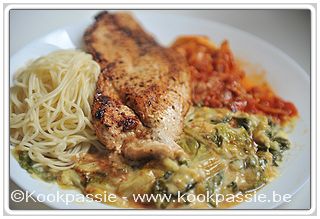 kookpassie.be - Restjes spitskool en andijvie met gebakken kalkoen met Cajun kruiden en cappelini