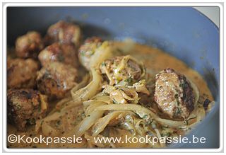 kookpassie.be - Gebakken witloof, look, vleesfond, room, gehaktballetjes en soba noedels met Parmezaan 1/2