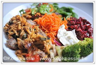 kookpassie.be - Gewokte kip met ui, oesterzwammen, kerstomaatjes, spinazie, tomato Fritto en risini