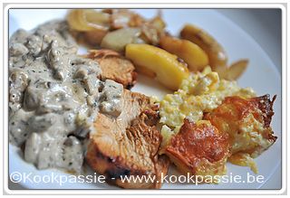 kookpassie.be - Kalkoengebraad met gebakken appeltjes, gebakken witloof, champignons saus en aardappelgratin