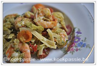 kookpassie.be - Courgette met ui, Rucolapesto met pistachenoten en scampi's