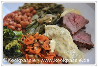 kookpassie.be - Roastbief met groentjes: Wortel, witte bonen in tomatensaus, erwtjes, prinsesseboontjes, broccoli en béarnaisesaus