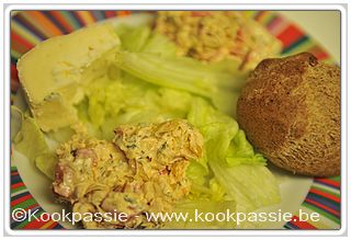 kookpassie.be - Luchtige broodje met Tonijn, rode paprika en verse kaas salade