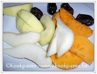 kookpassie.be - Fruitbordje - 1 kaki, 8 dadels, 1 appel, 1 peer