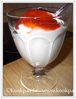 kookpassie.be - Dessert - Yoghurt met aardbeienconfituur