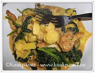 kookpassie.be - Kip - Kip met spinazie en currysaus
