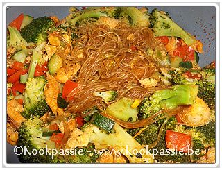 kookpassie.be - Kip - Kip met broccoli, courgette en paprika