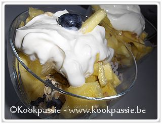 kookpassie.be - Blauwe bessen, muslie, ananas en yoghurt