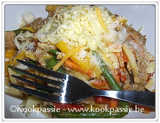 kookpassie.be - Penne met quinoa met kip en wokgroenten (diepvries Colruyt)