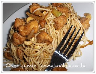 kookpassie.be - Kip - Kippenworst met mie en cashewnoten (551)