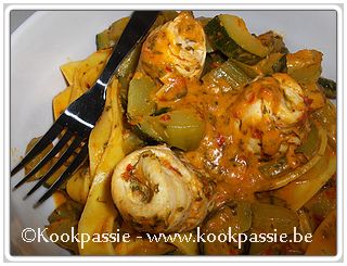 kookpassie.be - Tong met verse kaas, atjar, courgette en komkommer