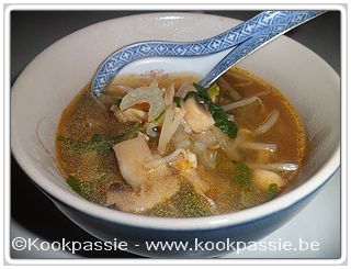 kookpassie.be - Paksoi - Paksoi, champignons en sojascheuten soep