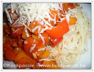 kookpassie.be - Vegetarische capellini : pesto, zoete paprika en wortelen