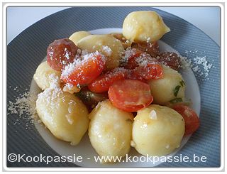 kookpassie.be - Cheese Gnocchi (Lidl) met kleine tomatensalsa, oregano en salie