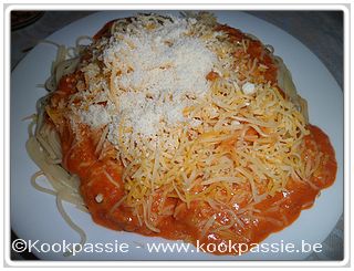 kookpassie.be - Cappelini met Mana Bolognaise saus, room, look, sambal