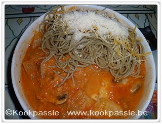 kookpassie.be - Tomatensaus, courgettes en champignons met gehakballetjes D2