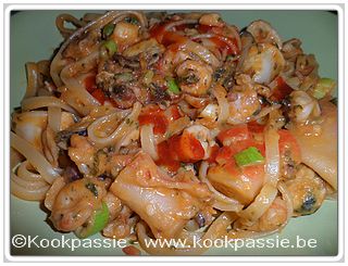 kookpassie.be - Zeevruchten met look, tomatensaus en fettuccine