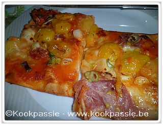 kookpassie.be - Pizza met homemade tomatensaus, mozarella, gele tomaatjes, pijpajuin en pancetta
