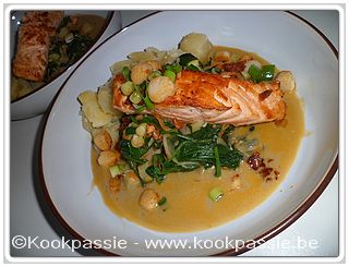 kookpassie.be - Zalm met courgette, broccoli, rode curry pasta en kokosmelk