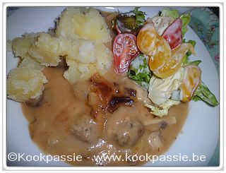 kookpassie.be - Gehaktbolletjes met kippensoep, aardappelen en sla