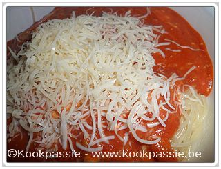 kookpassie.be - Spaghetti met Mana saus en tomatensaus en restjes frikandon