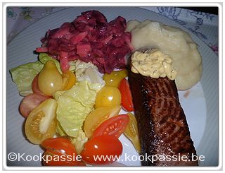 kookpassie.be - Paardeentrecote van de markt met puree van aardappel en knolselder, rode bietjes, sla en tomaat