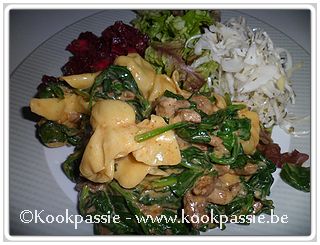 kookpassie.be - Pittavlees met spinazie en currysaus