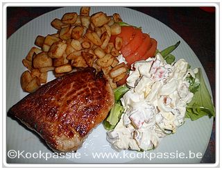 kookpassie.be - Chateaubriand (Colruyt) met rauwe groenten (tomaat, sla, witloof met appel, rozijnen en griekse yoghurt) en gebakken aardappelen (diepvries Colruyt)